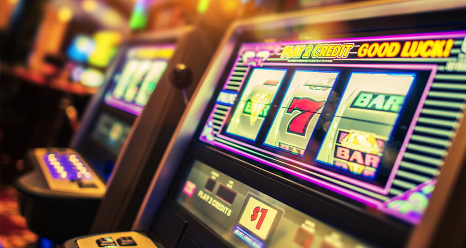 Who pays the jackpots for progressive machines?