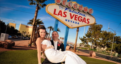 Why is married in Las Vegas  so popular?
