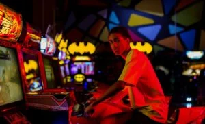 How do Casinos Keep People Gambling?