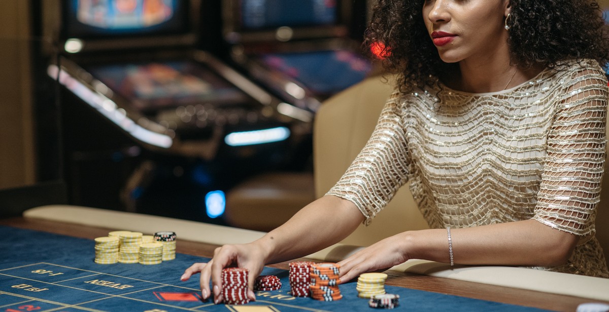 The Benefits of Playing Online Slots vs. Other Casino Games
